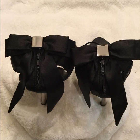 BAKERS Back Bow Open Toe Strappy Heels - Picture 5 of 8